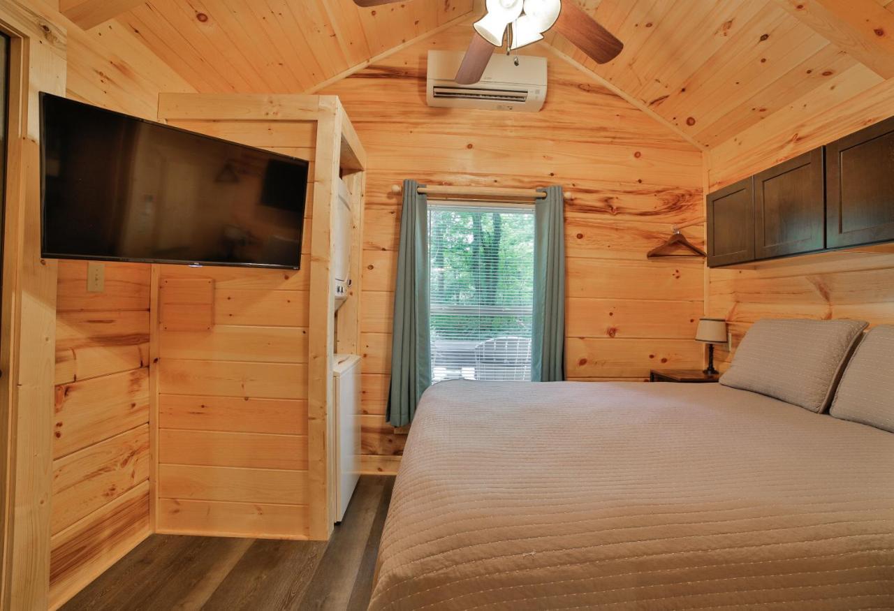 Thomas Cabin Forest Tiny Cabin With Hot Tub Чаттануґа Екстер'єр фото