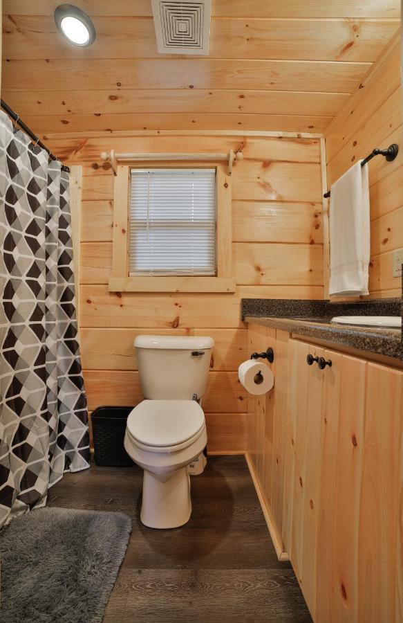 Thomas Cabin Forest Tiny Cabin With Hot Tub Чаттануґа Екстер'єр фото