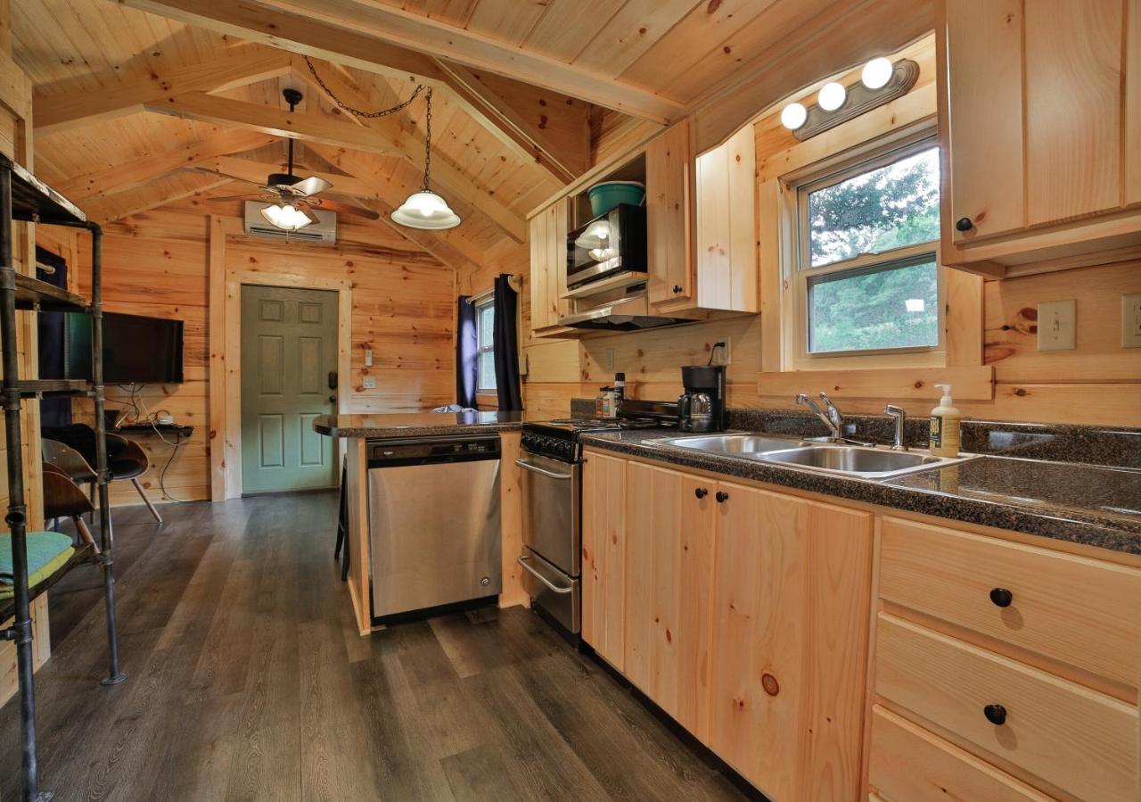 Thomas Cabin Forest Tiny Cabin With Hot Tub Чаттануґа Екстер'єр фото