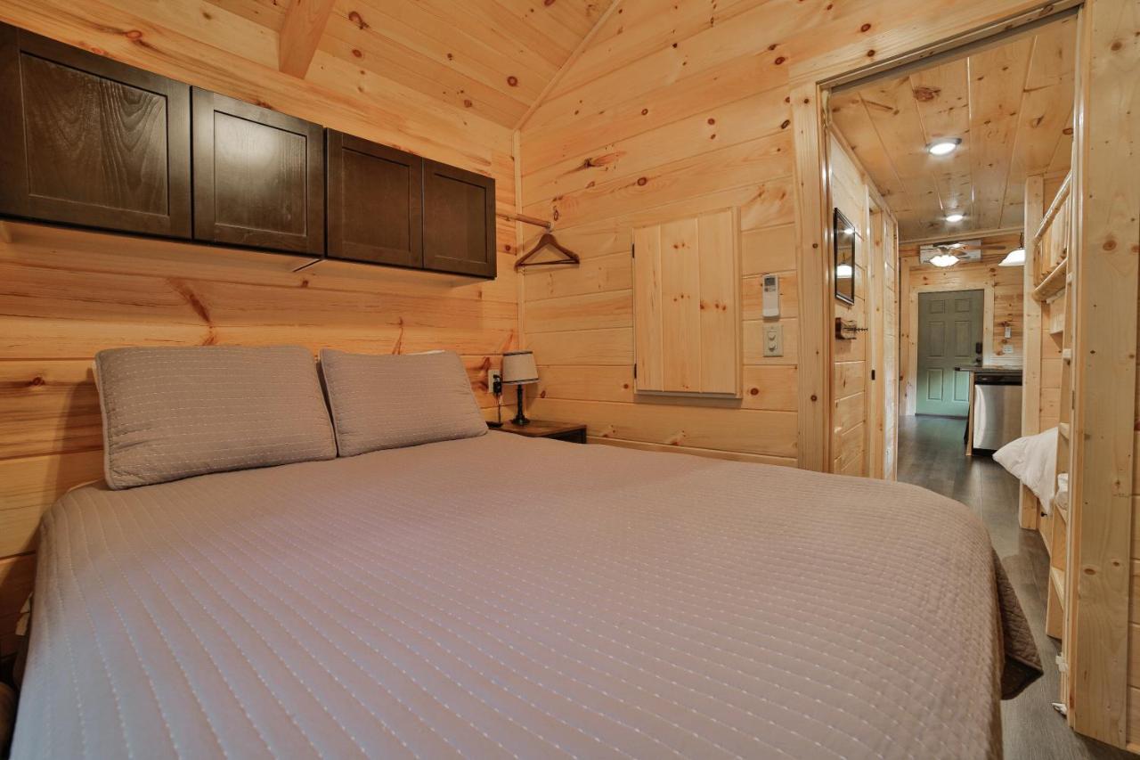 Thomas Cabin Forest Tiny Cabin With Hot Tub Чаттануґа Екстер'єр фото